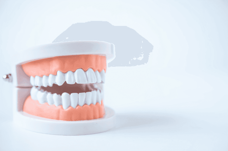 洗牙全面指南：為何你需要定期洗牙？過程、好處與迷思一次看懂 Teeth Cleaning: Understand the Process, Benefits, and Myths All at Once.